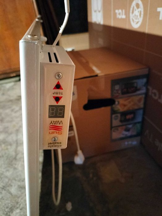 Grzejnik elektryczny z termostatem.