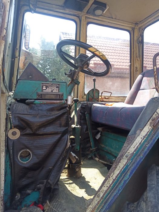Продається трактор ЮМЗ 6  ,ціна самого трактора .4 т можливий обмін на