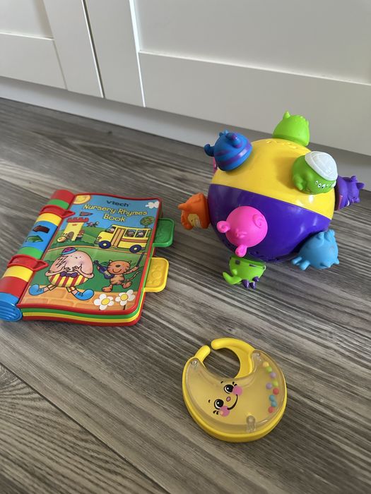 Chichoczaca kula i ksiazeczka edukacyjna Vtech