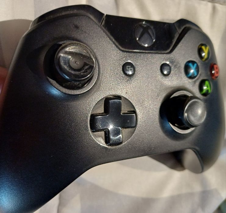 Xbox one com comando e jogo513121648777646084