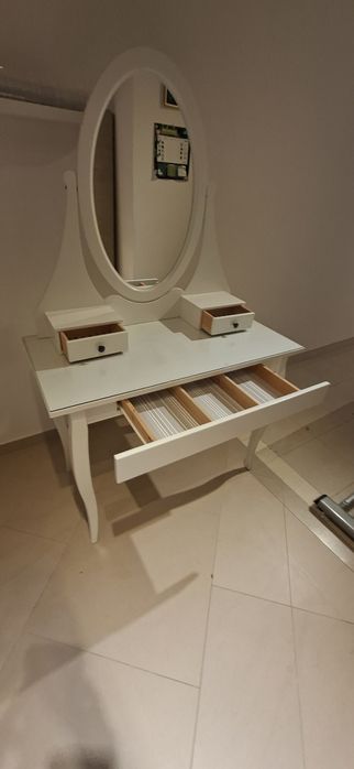 Toaletka Ikea z lustrem