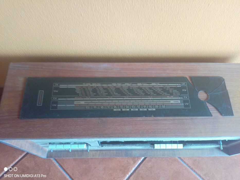 Rádio antigo Em madeira