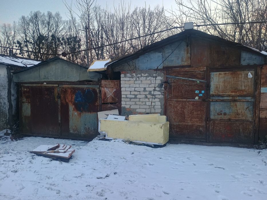 Продам два гаражі