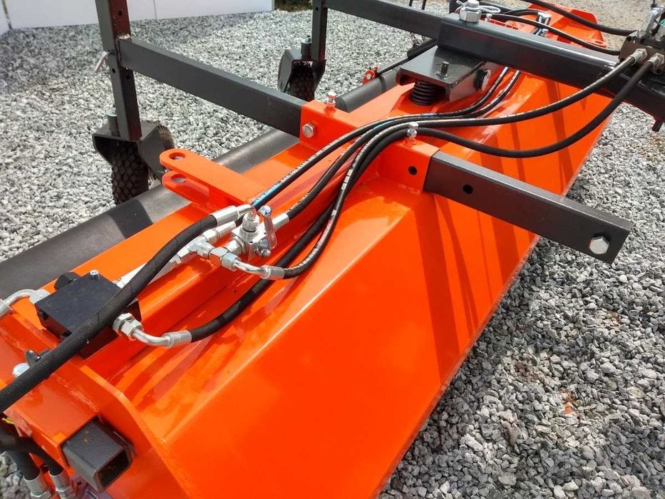 Zamiatarka drogowa,uliczna szerokość 2,4 moc Tuz-Euro-Widły