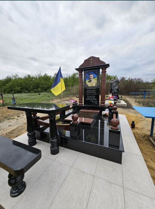 Гранітні памятники для військових,  працюємо без передоплати