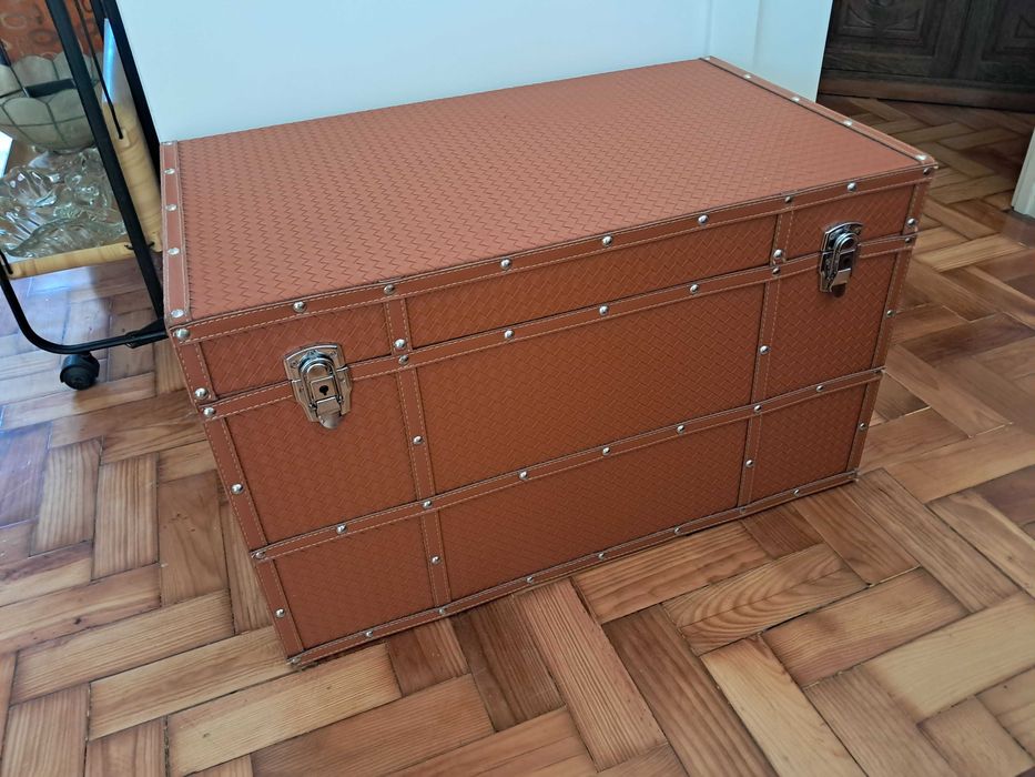 Arca imitação de pele entrelaçada  como nova