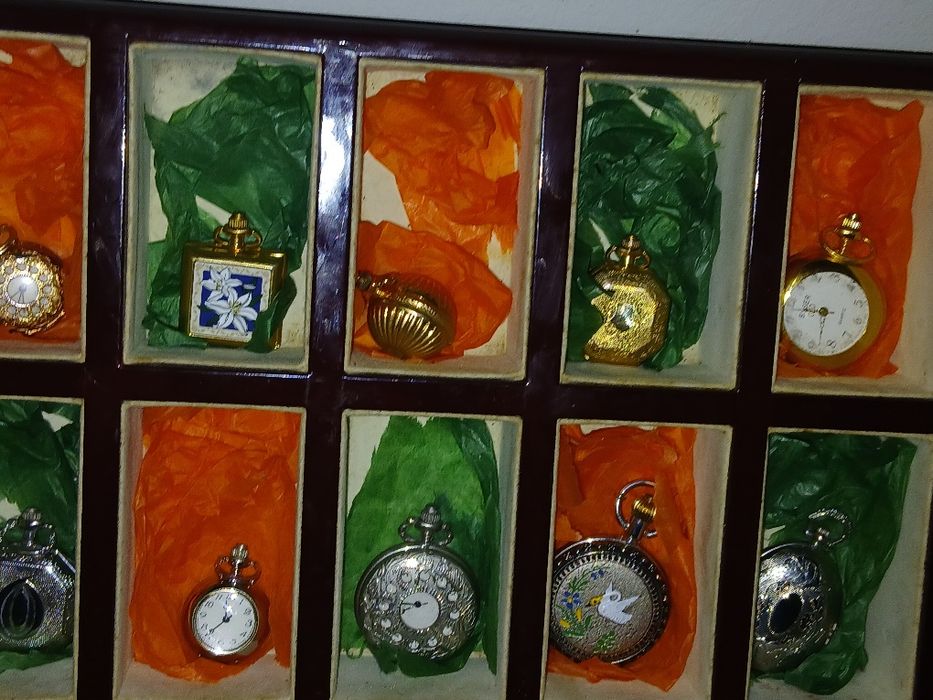 Relógios  para fio  novos a sua escolha por 15 € cada