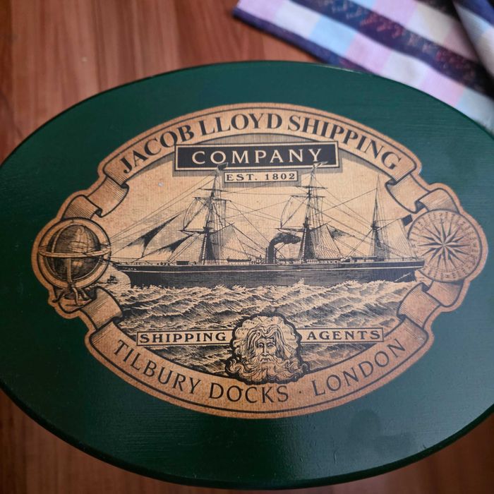 Mesa de Apoio Náutica Vintage em Madeira – Jacob Lloyd Shipping Company