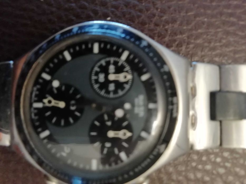 2 relógios Swatch - Preto e prateado*