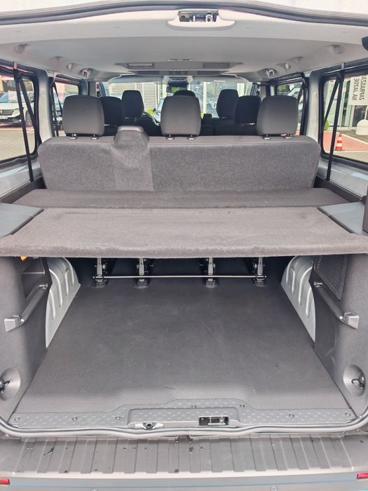 NOWY Bus 9-osobowy Renault Trafic (Automat / LONG)