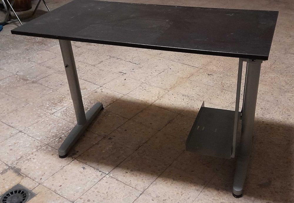 Secretária Ikea tipo Mittzon