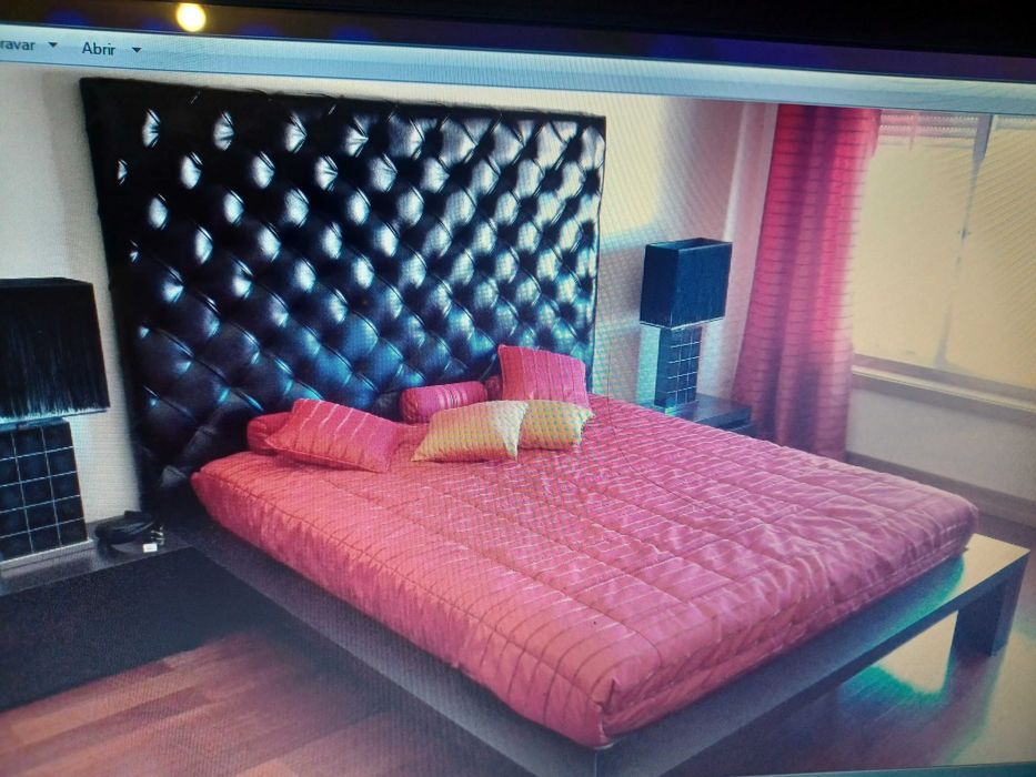 Quarto casal cabeceira em pele