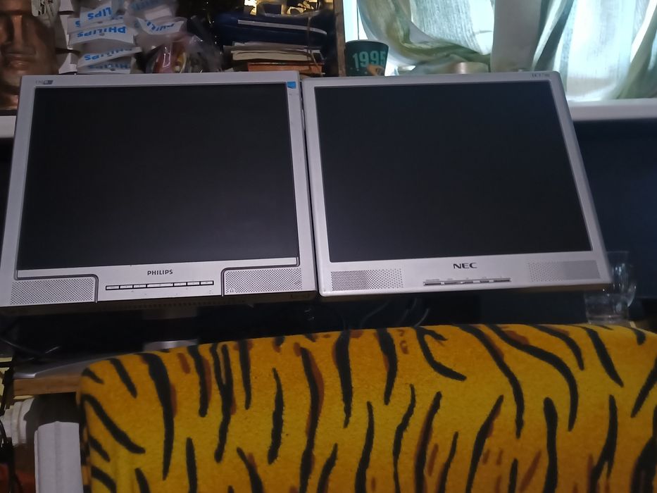 Монітор Philips NEC