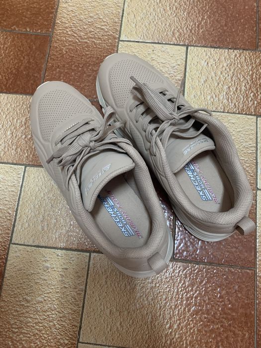 Sapatilhas Skechers novas