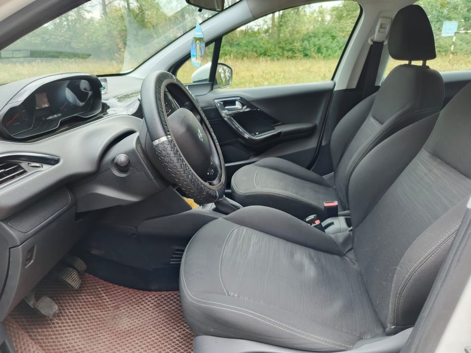 Продам авто Peugeot 208