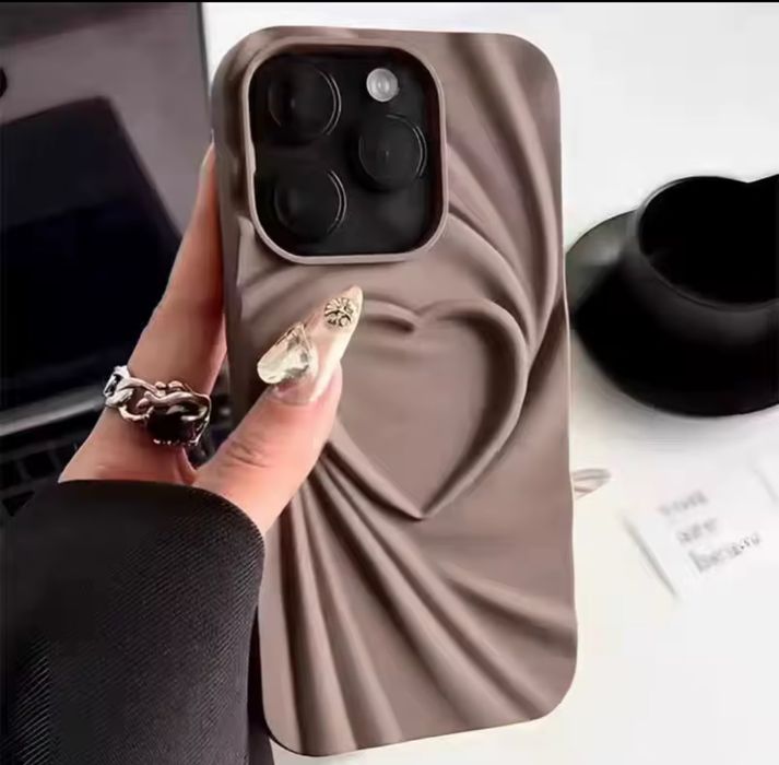 Чохол на IPhone 13 pro max об’ємне серце, 3D візерунок
