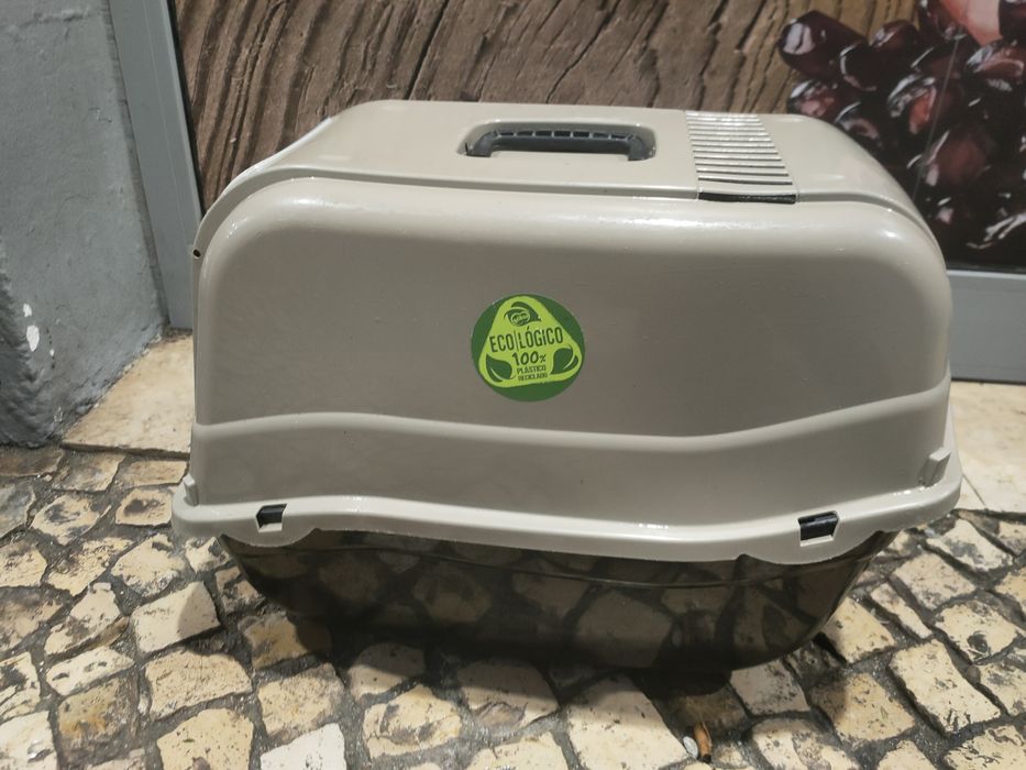 Casa para gatos em bom estado