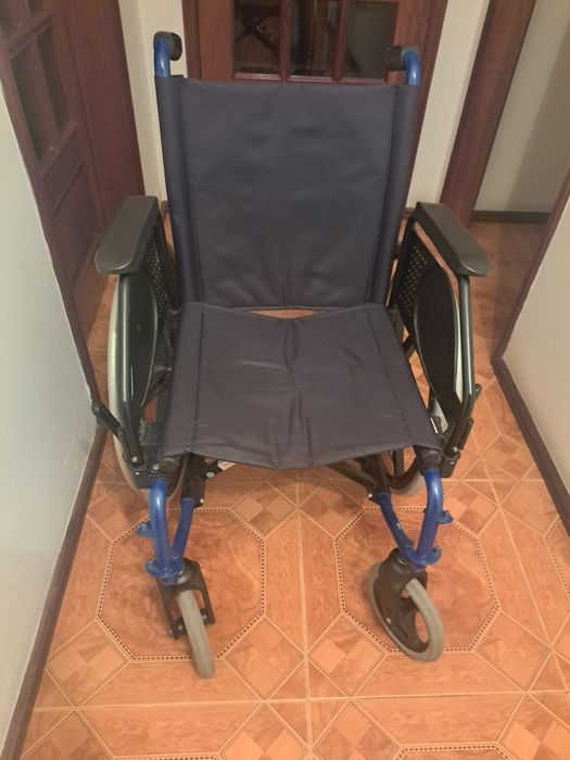 Cadeira de rodas em bom estado
