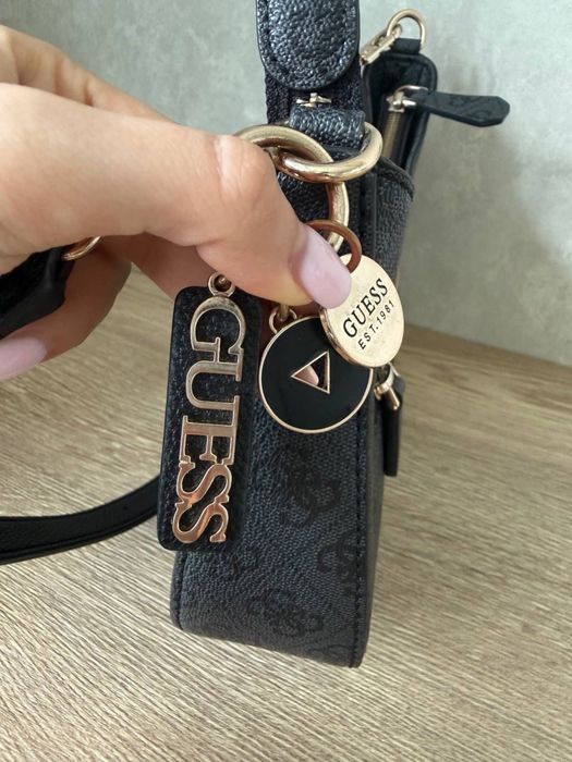 Продам женскую сумку GUESS оригинал