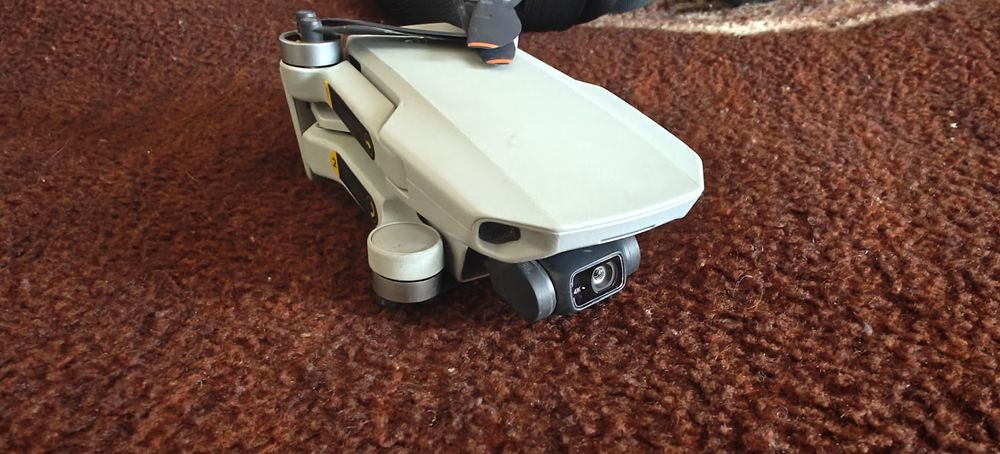 Продам DJI mini полностью рабочий зарядный хаб пульты рабочие по вопросам в личку