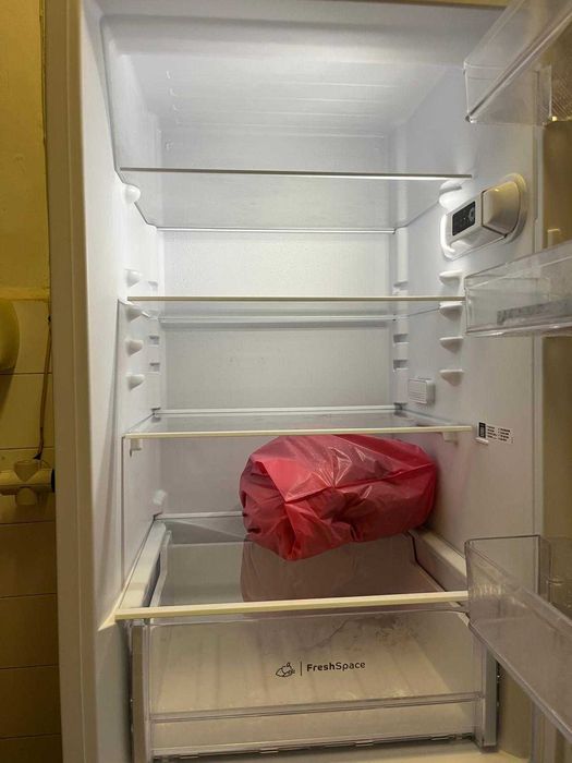 Frigorífico Combinado INDESIT LI7 S1E W - 308 L Branco.