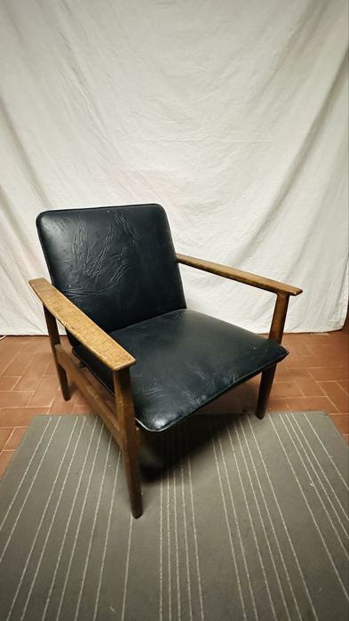 Cadeirão vintage + apoio de pés – anos 60