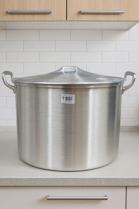 Panela nova grande em alumínio