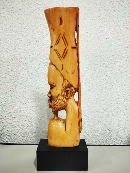 Pack Completo – Máscara + Esculturas Africanas em Madeira e marmore