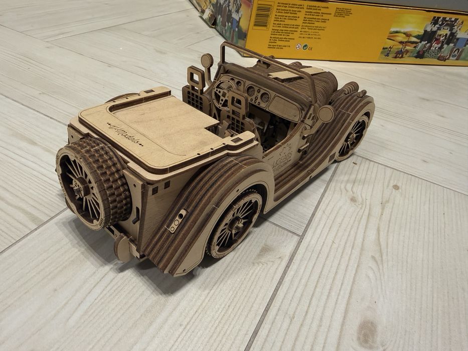 Ugears mechaniczny model