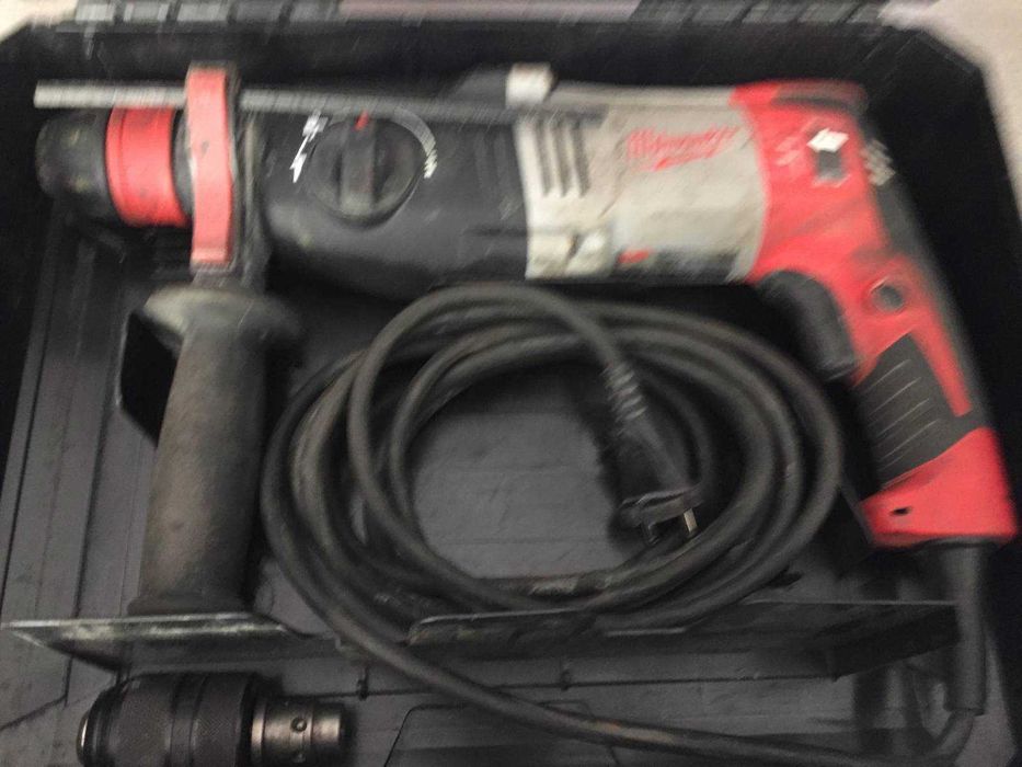 Berbequim Milwaukee elétrico SDS Plus