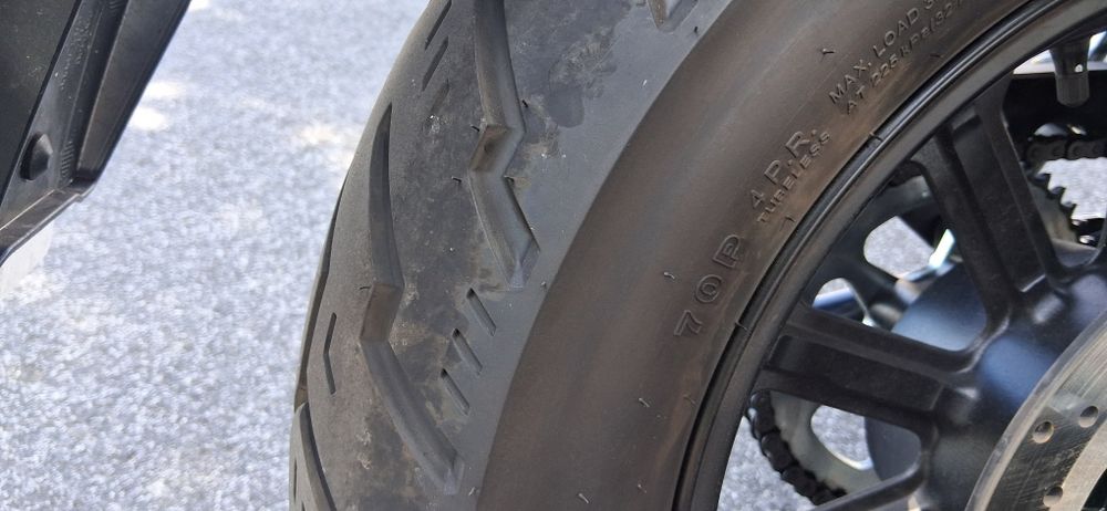 QJ Motor SRV 125 Preta Abril 2025 + Acessórios Imaculada