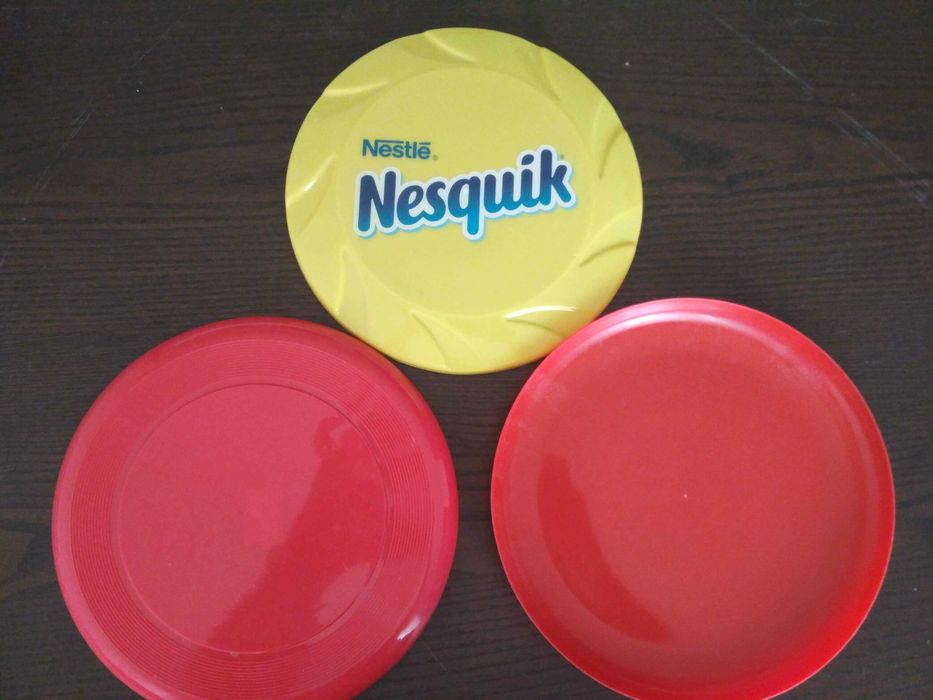 Artigos de praia. Camião, boias, colchões, discos voadores, petanca