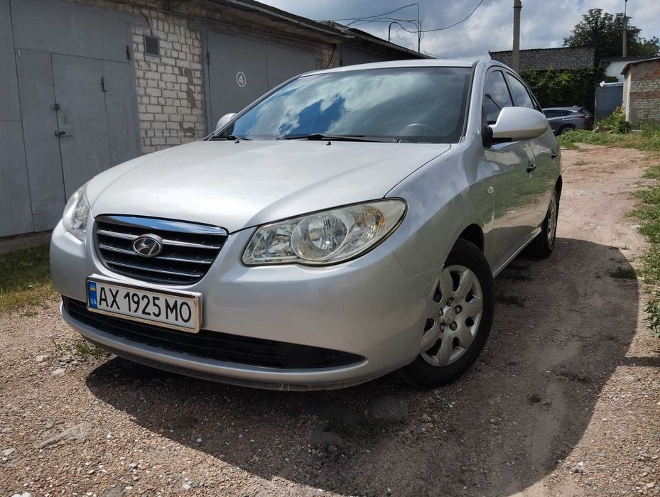 Продам  официальный Хюндай Элантра - 1,6 автомат