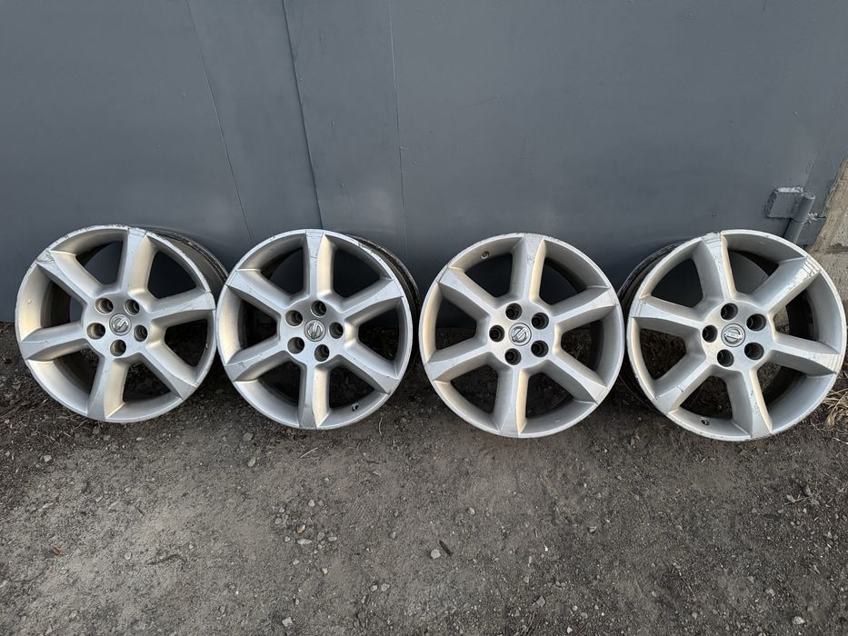 Продам диски Nissan r18
