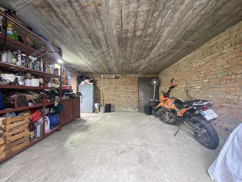 Капітальний будинок, 1 км від Макдональдса.