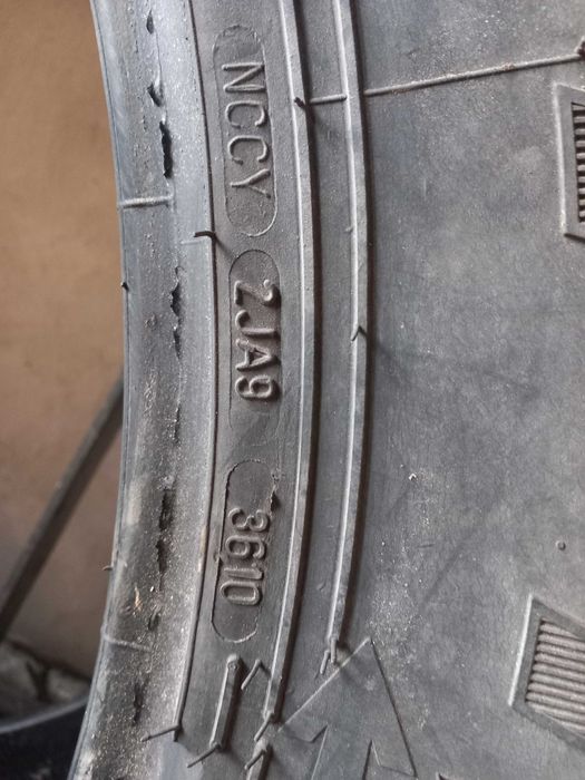 Ładna opona wzmocniona GOODYEAR - 34 (420/85) Uszkodzona