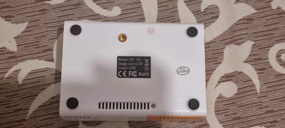 Мини проэктор YG300