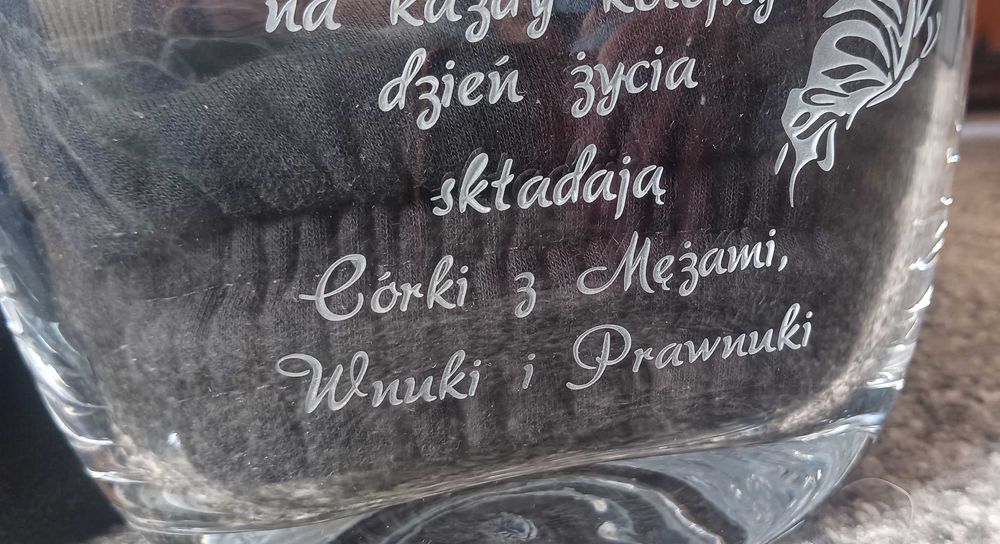 Szklany koszyk 80 urodziny z dedykacją