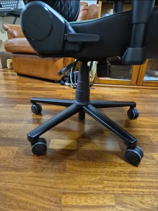 Cadeira Gaming Razer Enki X como nova