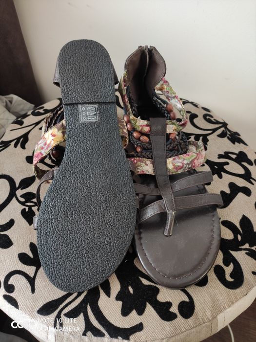 Босоніжки жіночі