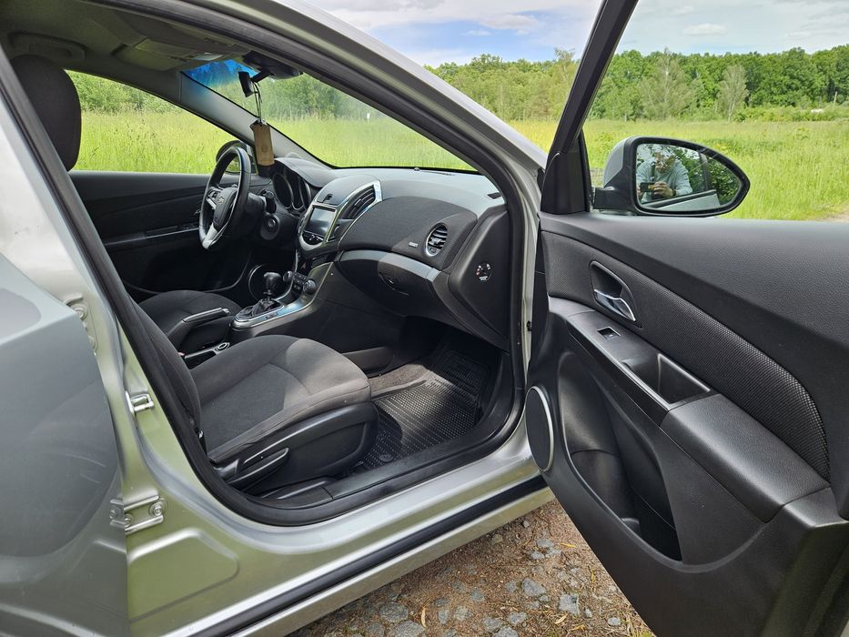 Chevrolet Cruze 2013  рік 1.7 дизель для військових