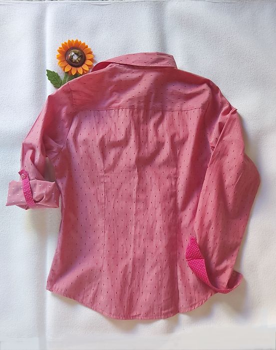 Camisa rosa fúscia com apontamentos