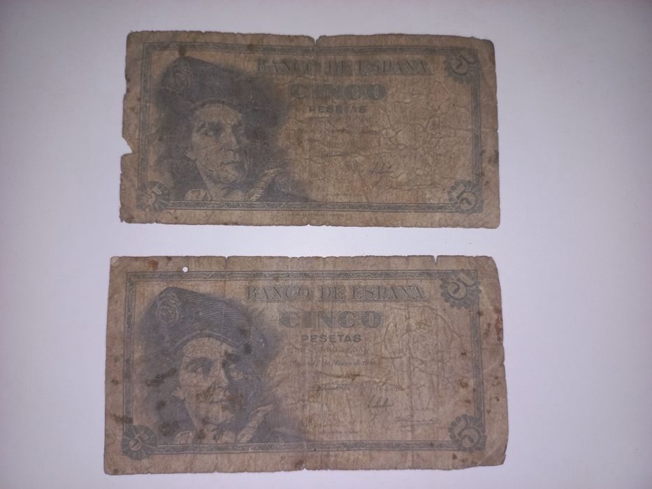 Moedas estrangeiras e notas pesetas