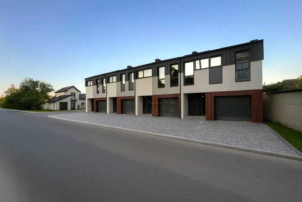 Сучасний Таунхаус з гаражем в місті,центральна частина.