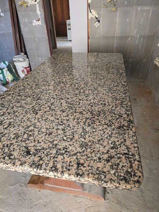 Mesa granito + 6 cadeiras