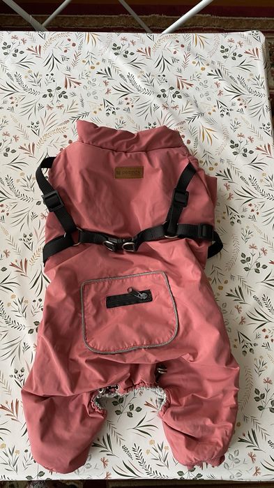 Розовый комбинезон для собак