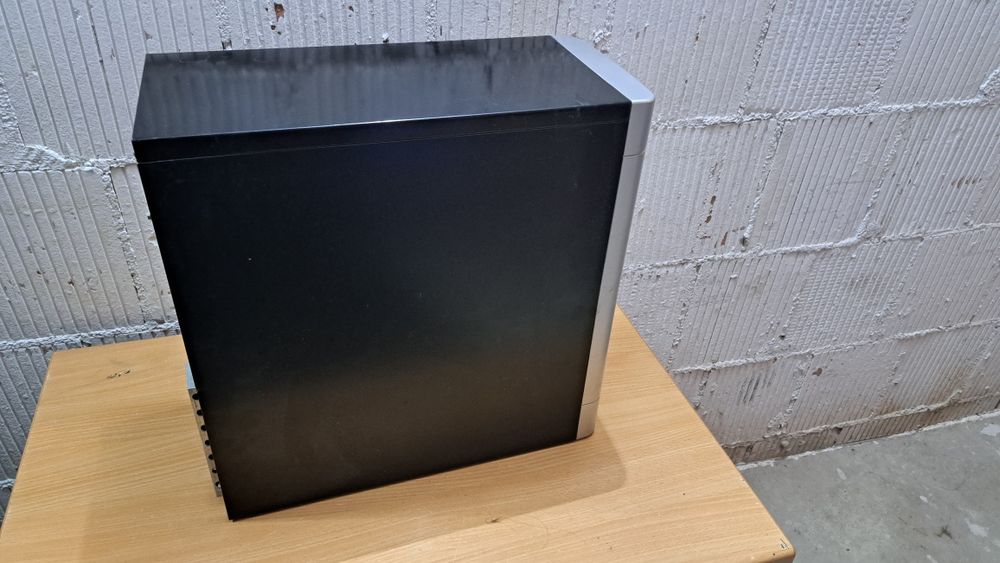 Komputer stacjonarny retro Windows xp