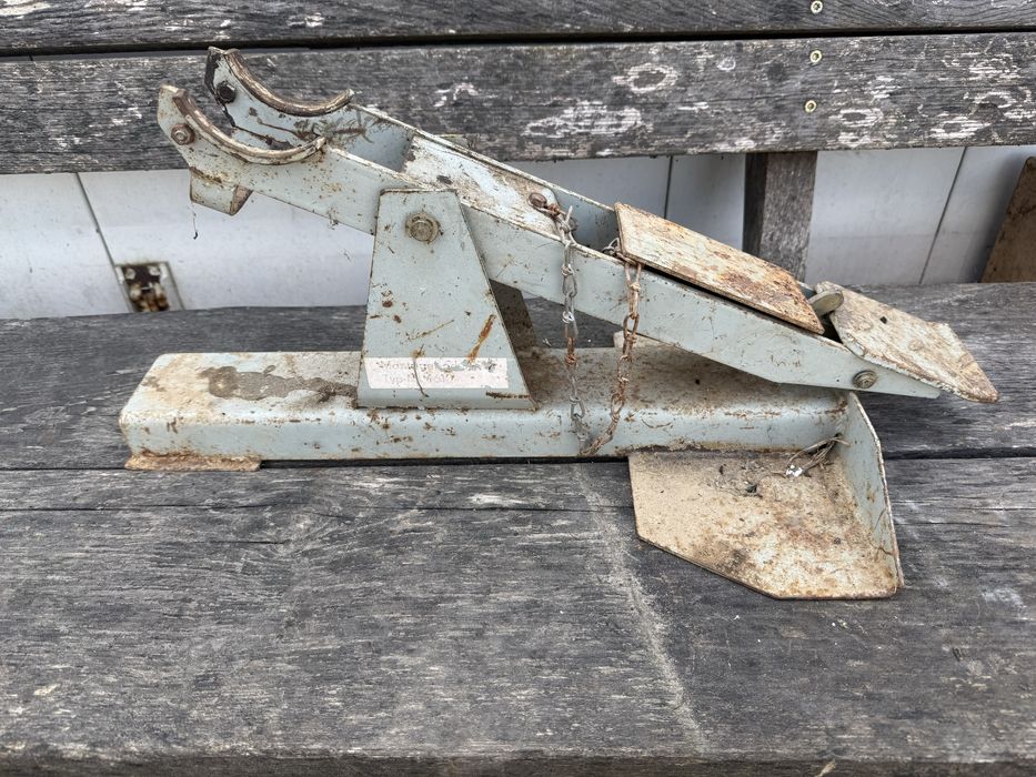Lewarek podnośnik stojak serwisowy Fortschritt E930, E931 org DDR wysyłka