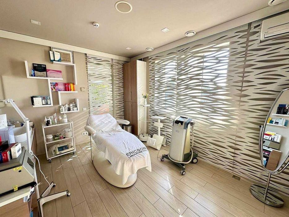 Комерційне приміщення Чернівці центр 3 поверхи 432 м^2 шикарний ремонт