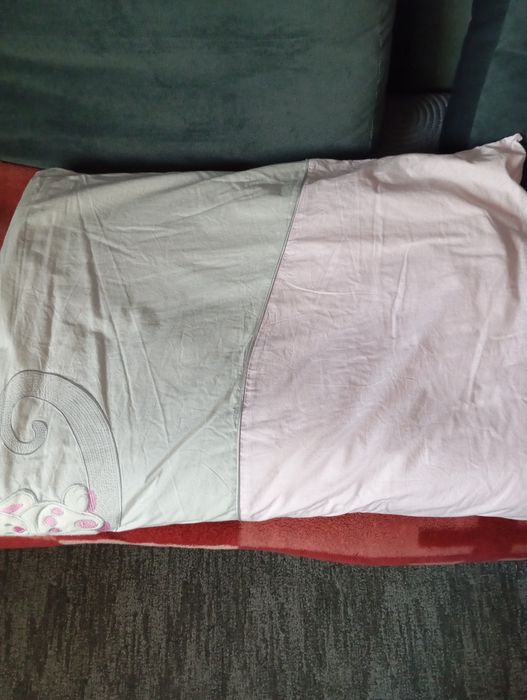 Kołderka z powloczką do łóżeczka.